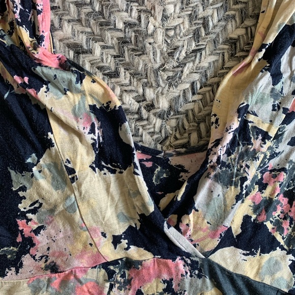 Banana Republic floral top - Picture 4 of 10